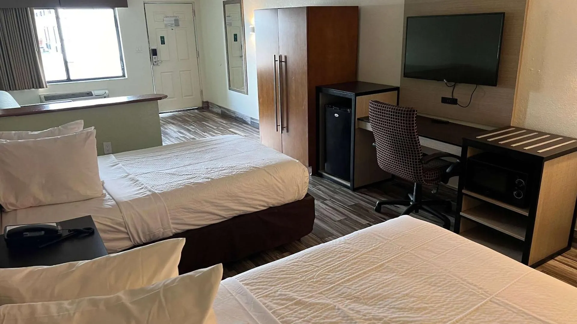 **  Hotel Baymont By Wyndham Orlando Downtown USA