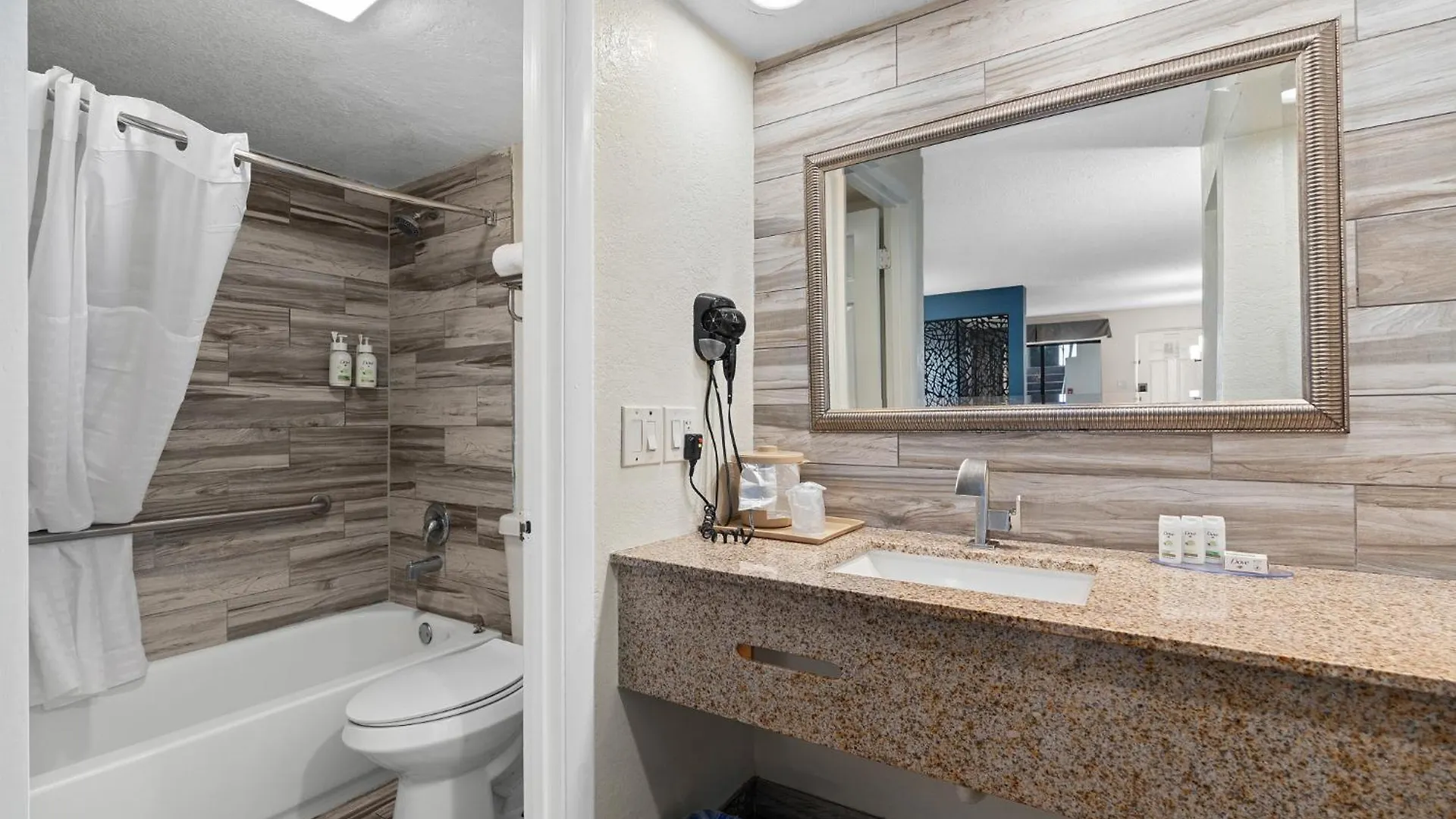 Hotel Baymont By Wyndham Orlando Downtown 2*,  USA